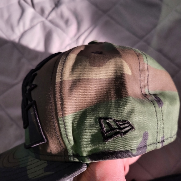 DC FITTED HAT 7 1/4 - Picture 2 of 8